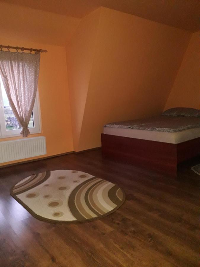 מלון Lăzarea Timi Kulcsoshaz מראה חיצוני תמונה